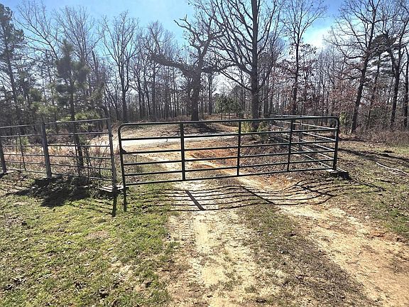 3rd image of 311 Rockhill Rd