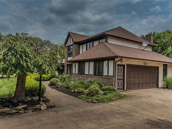 3rd image of 483 Leverett Ln