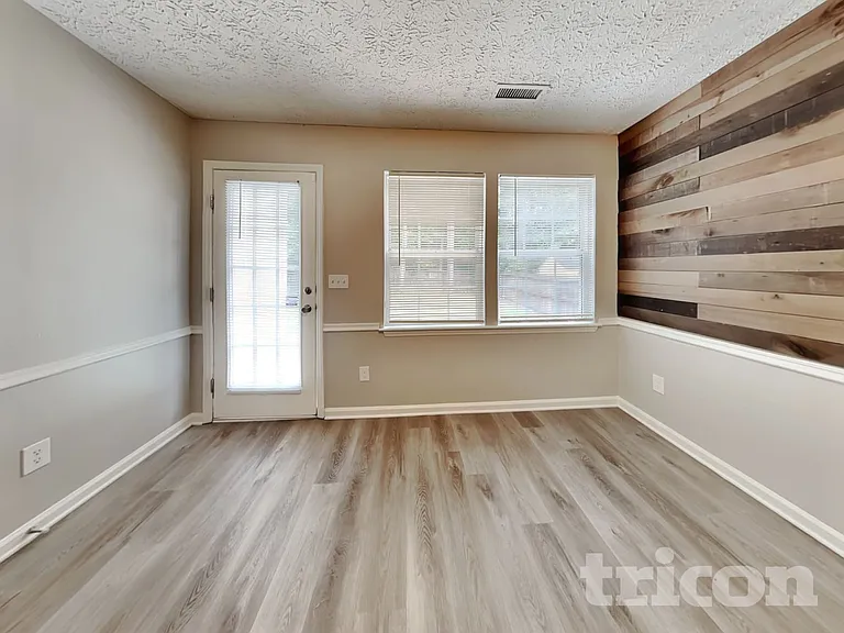 1829 Elkpark Dr — Photo 15