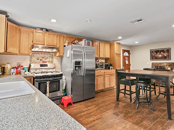 4th image of 29057 Flowerpark Dr
