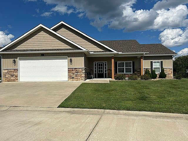 1st image of 32 Loraine Way