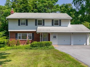 1 Daisy Ln, Poughkeepsie, NY 12603