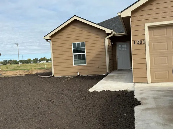 1201 Fountain Dr, Salina, KS 67401