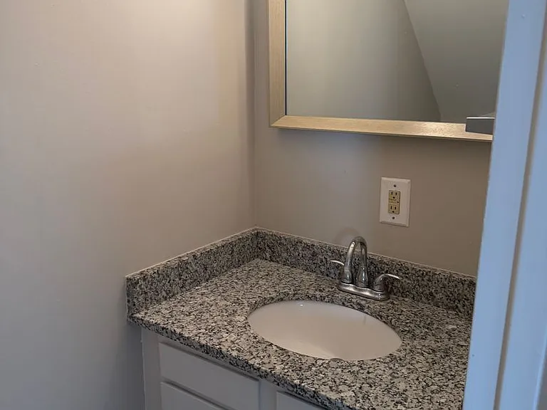 1055 Nichols Dr — Photo 7
