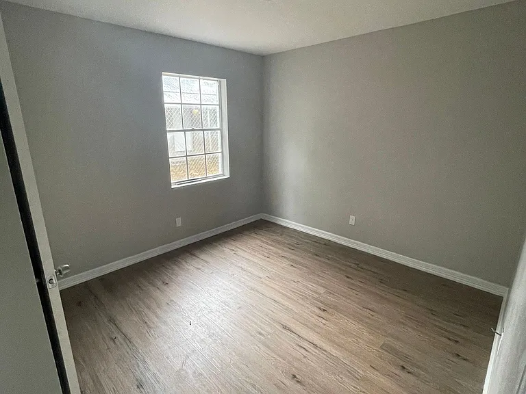 913 Athol St #0 — Photo 8