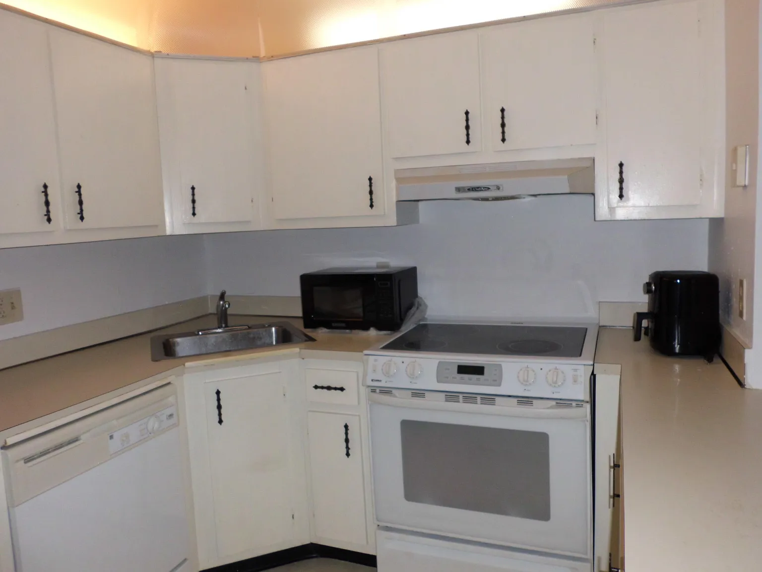 2 bed, 1.0 bath, 818 sqft, $1,600 — Photo 3