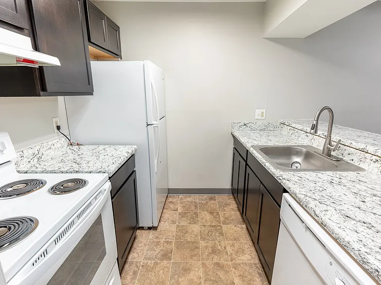 Camelot East Apartments — Photo 47