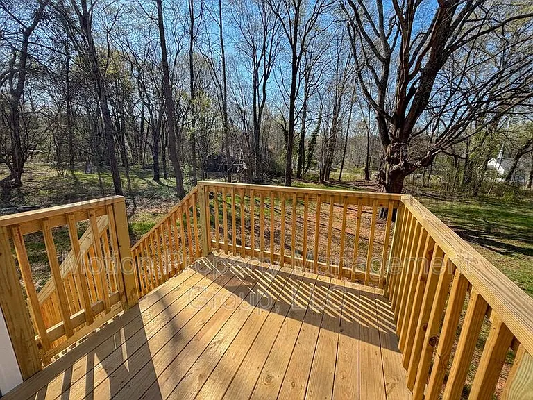 1121 Wilmington Ave — Photo 12