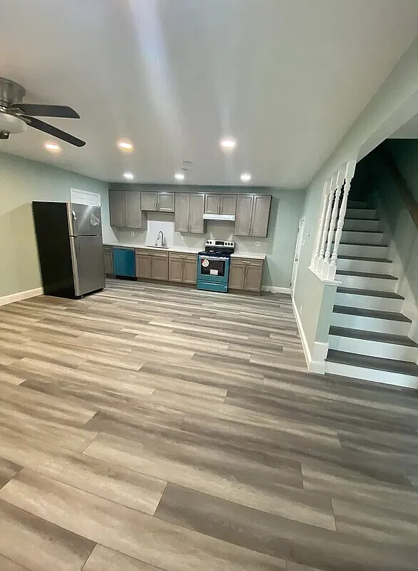 2 bed, 1.0 bath, 873 sqft, $1,591 — Photo 1