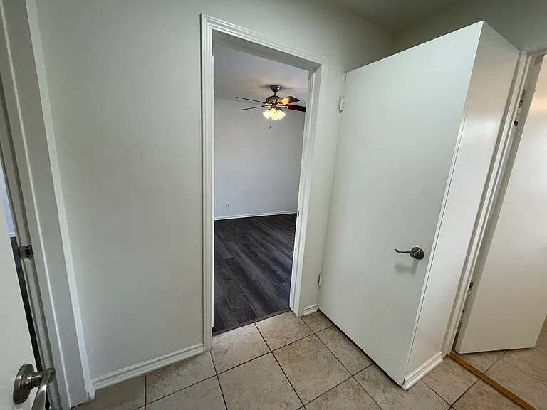 305 California Blvd — Photo 17