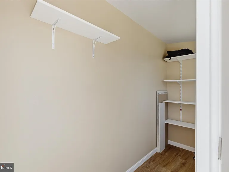 363 Gusryan St — Photo 26
