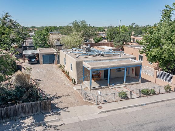 5th image of 826 La Luz Dr NW