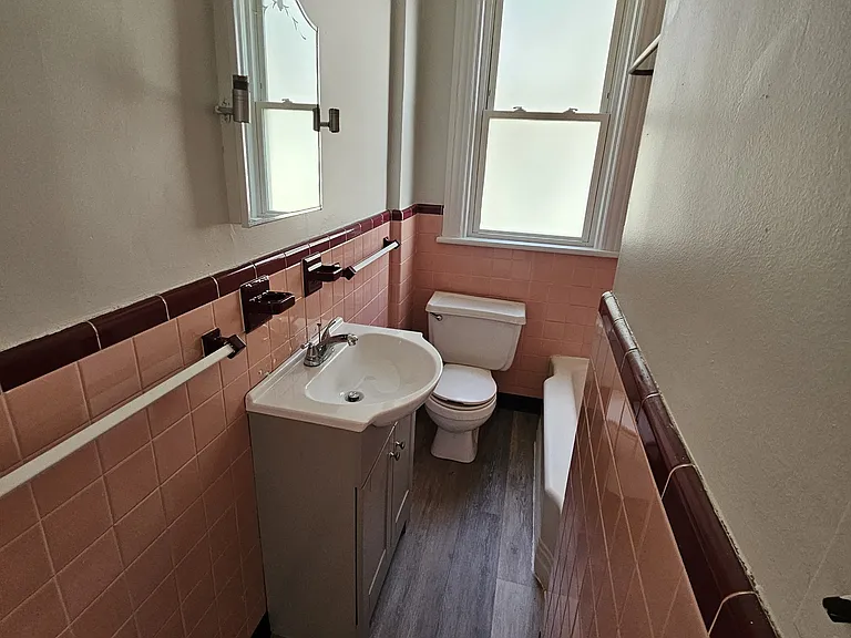 15 Lagrange Ave — Photo 8