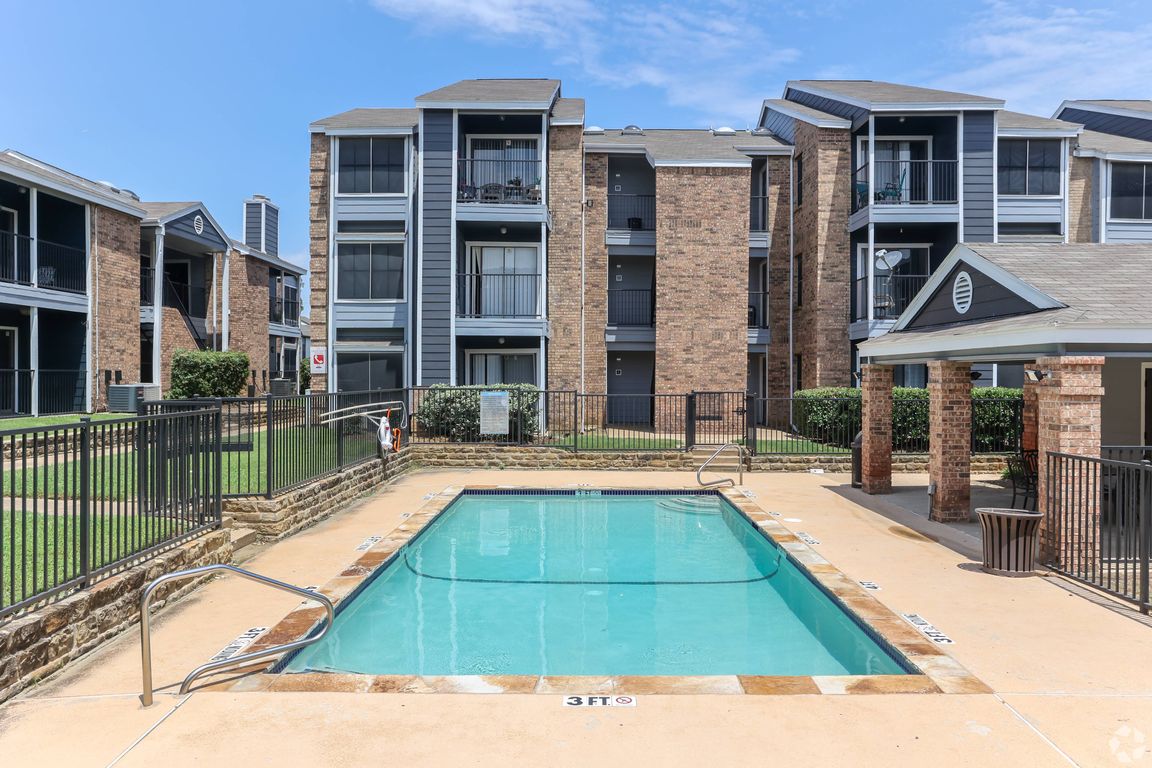 Relaxing Pool Area in Irving, TX Apartment Community