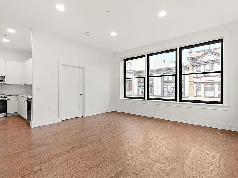 801 N Market St — Photo 3