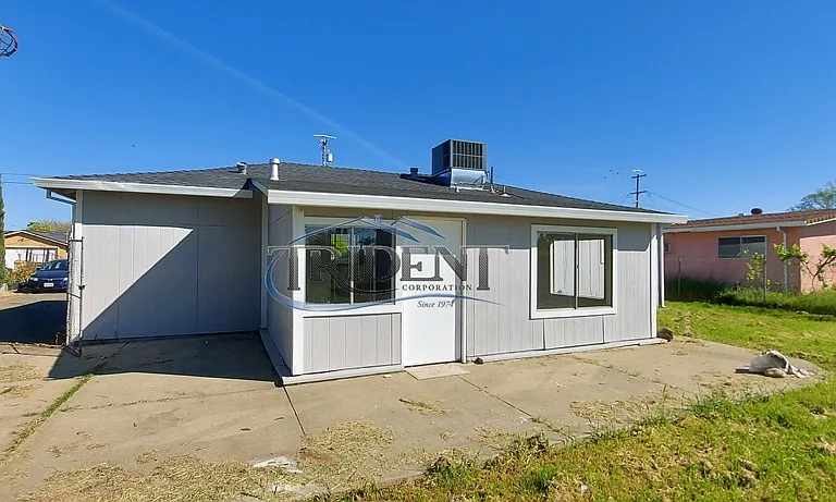 1920 10th Ave — Photo 19
