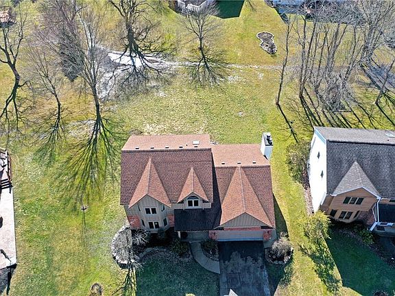 4th image of 429 Glen Oak Dr
