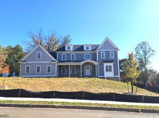 2 Whitnacks Rd, Bridgewater, NJ 08807