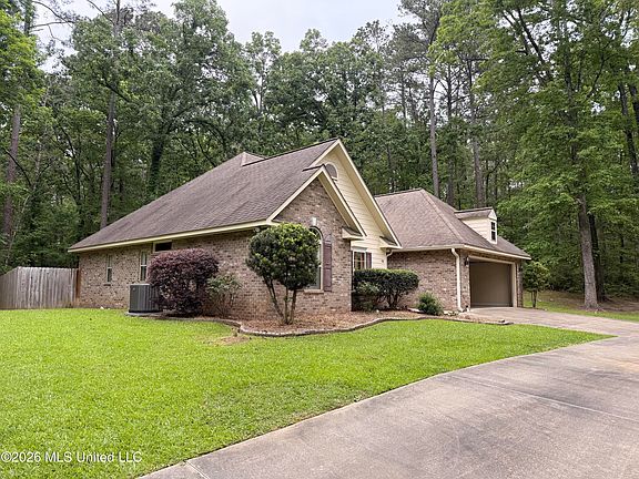 3rd image of 93 Timber Ridge Ln SE