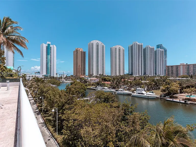 16500 Collins Ave #655 — Photo 31