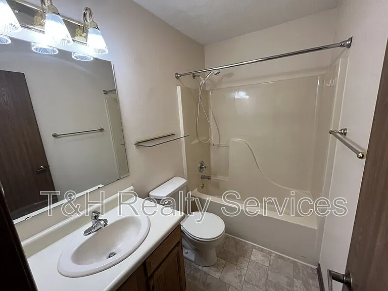 4 Village Pkwy — Photo 14