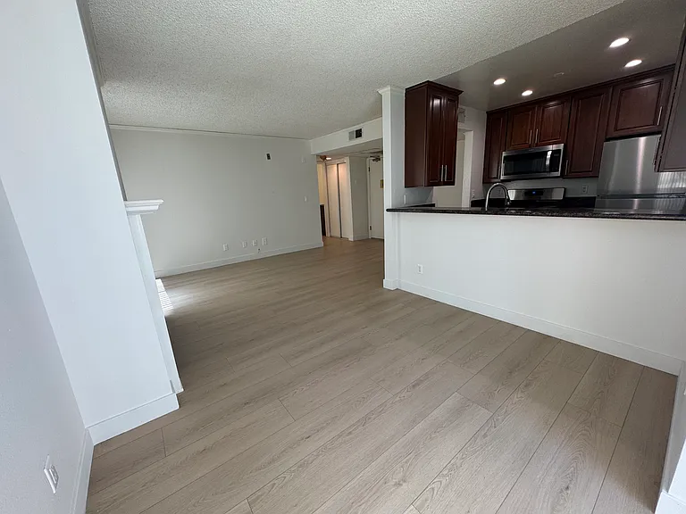 10911 Rochester Ave #102 — Photo 6