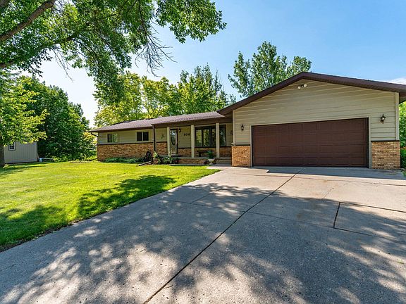3rd image of 108 Oriole Dr E