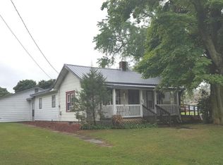 225 W Gilson St, Edmore, MI 48829