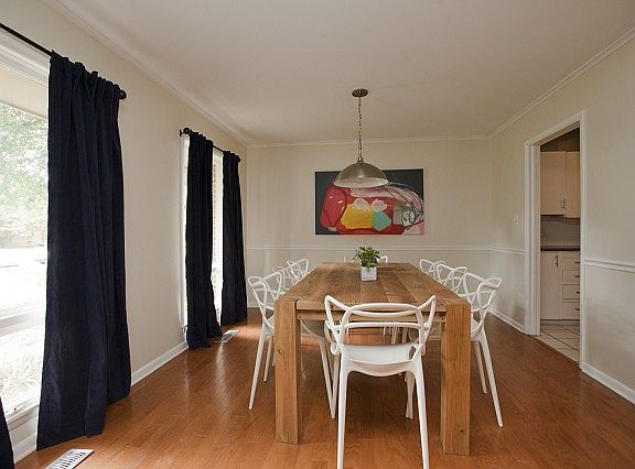 Large dining room seats 8 or more