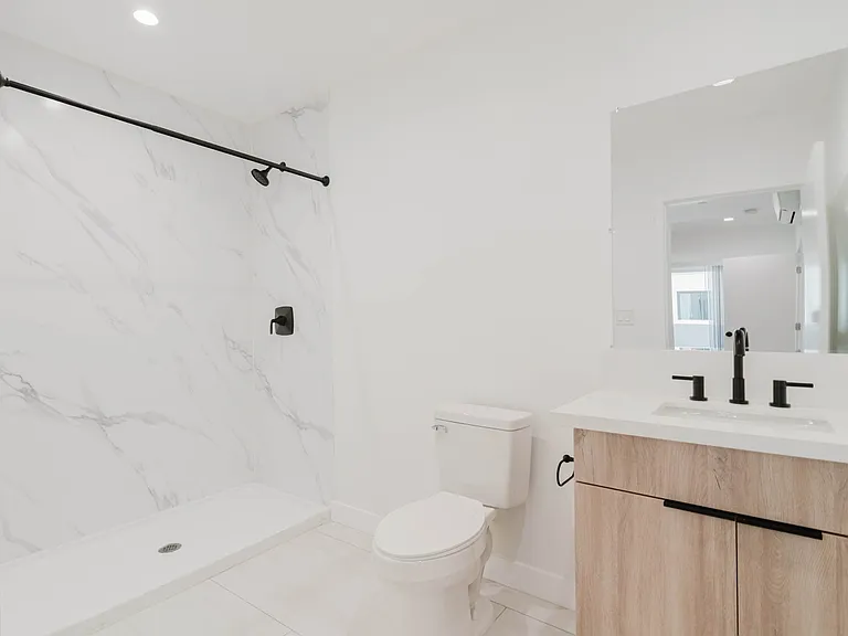 5654 1/2 Cartwright Ave — Photo 25