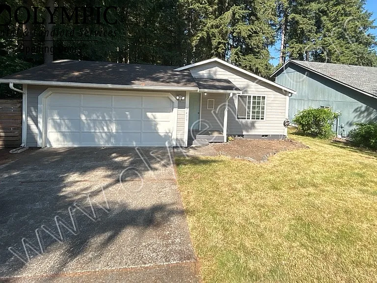 7439 Kittiwake Dr SE — Photo 1