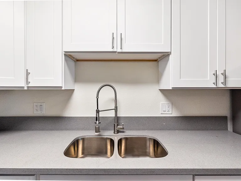 Mountain View Apartments — Photo 15