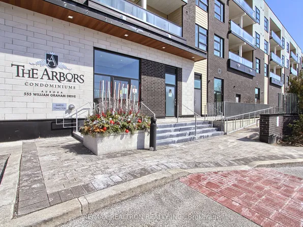 555 William Graham Dr #242, Aurora, ON L4G 3H9