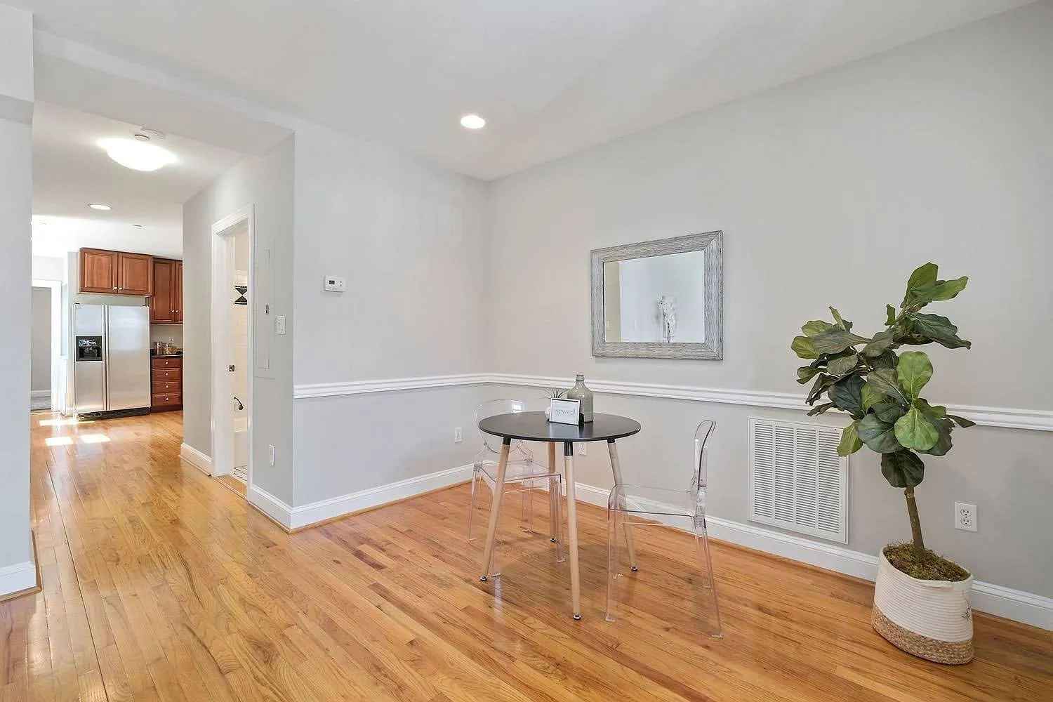 2 bed, 740 sqft, $3,000 — Photo 4