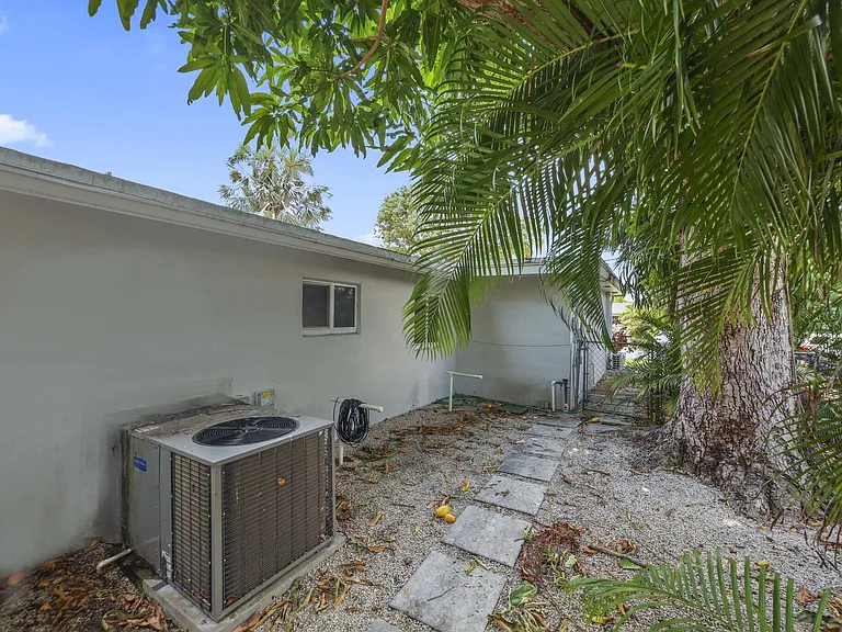 1710 SW 4th Ave — Photo 26
