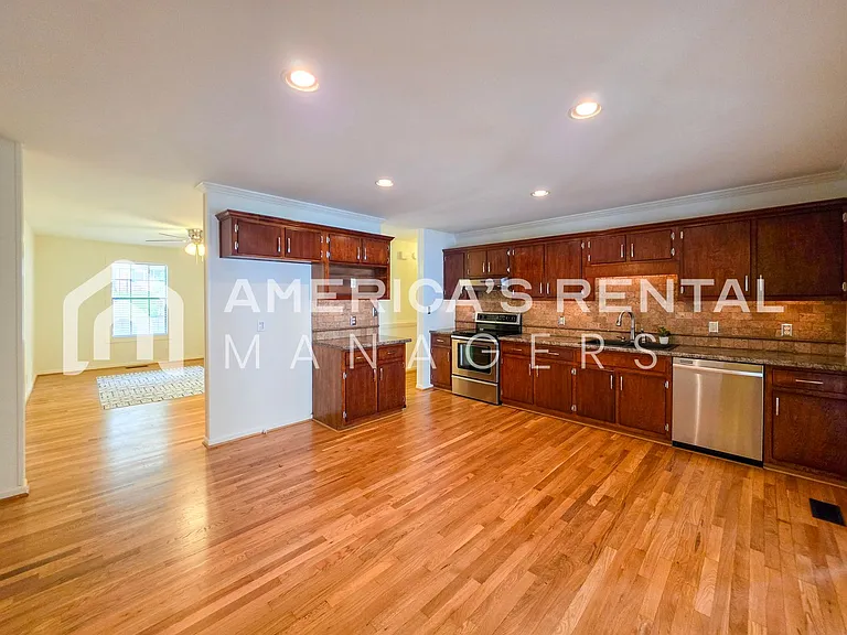 428 15th Ter NW — Photo 17