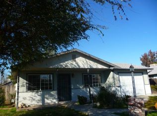 680 E Cottonwood St, Farmersville, CA 93223