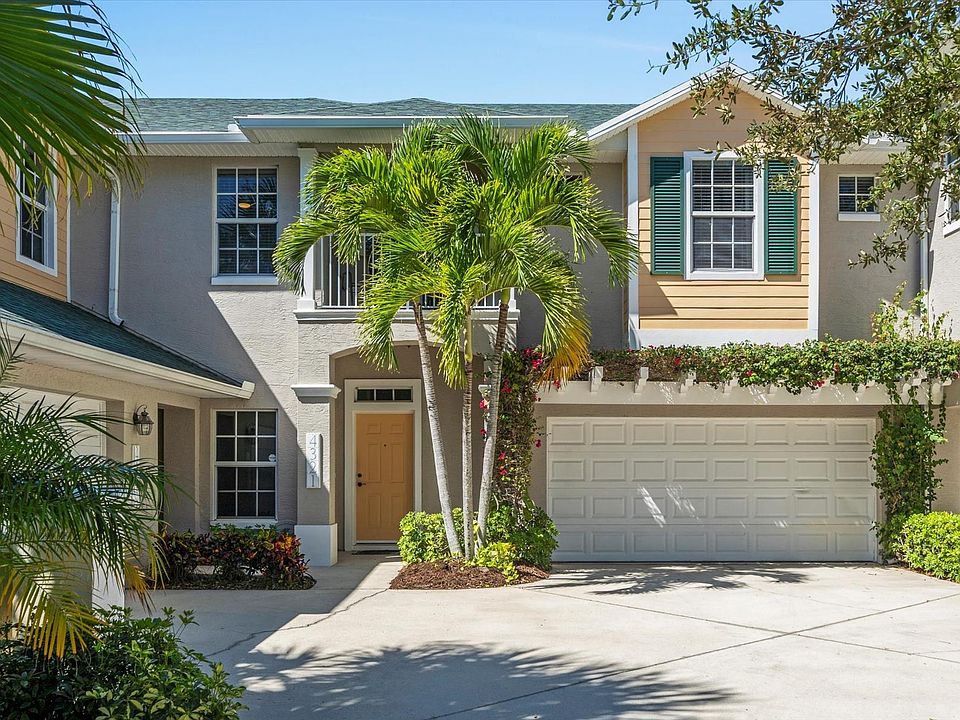 Outside view /Garage