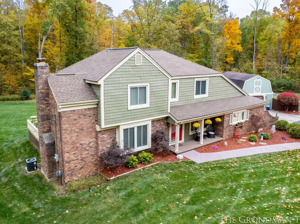 2041 76th St SE, Caledonia, MI 49316