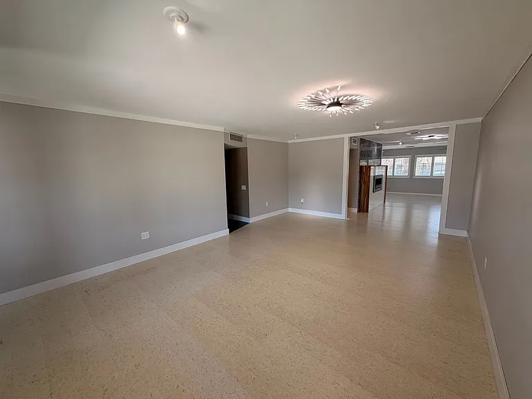 13139 W Seville Dr — Photo 11