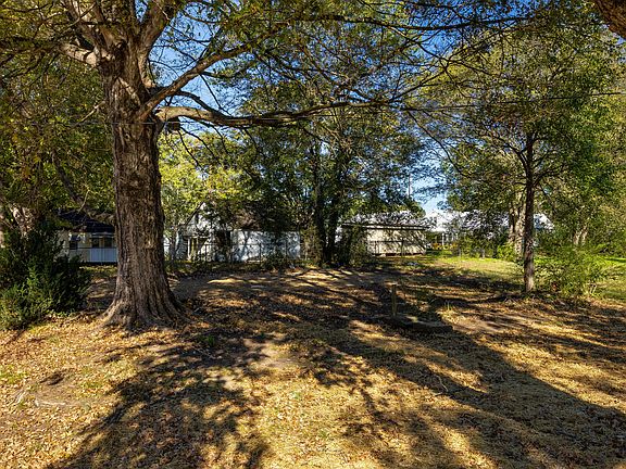 5th image of 203 Holliman St