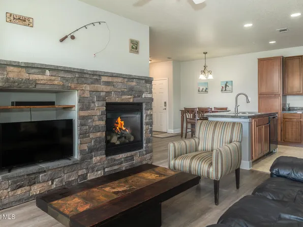 152 Village Road #B105, Granby, CO 80446