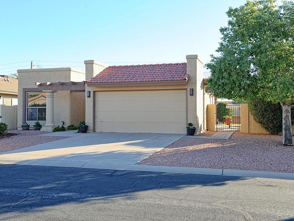 1st image of 26437 S Saddletree Dr