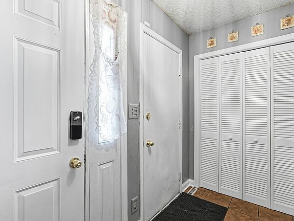 3rd image of 7637 Fairfield Rd