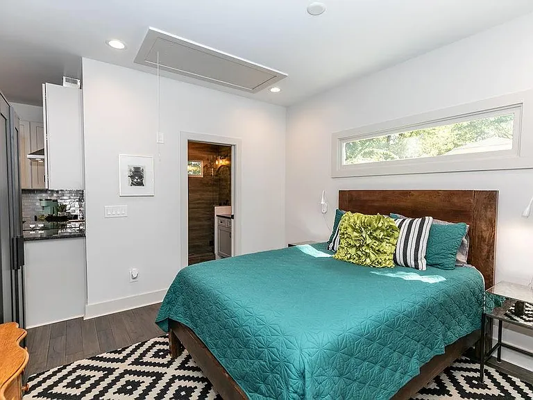 1084 Sanders Ave SE #B — Photo 16