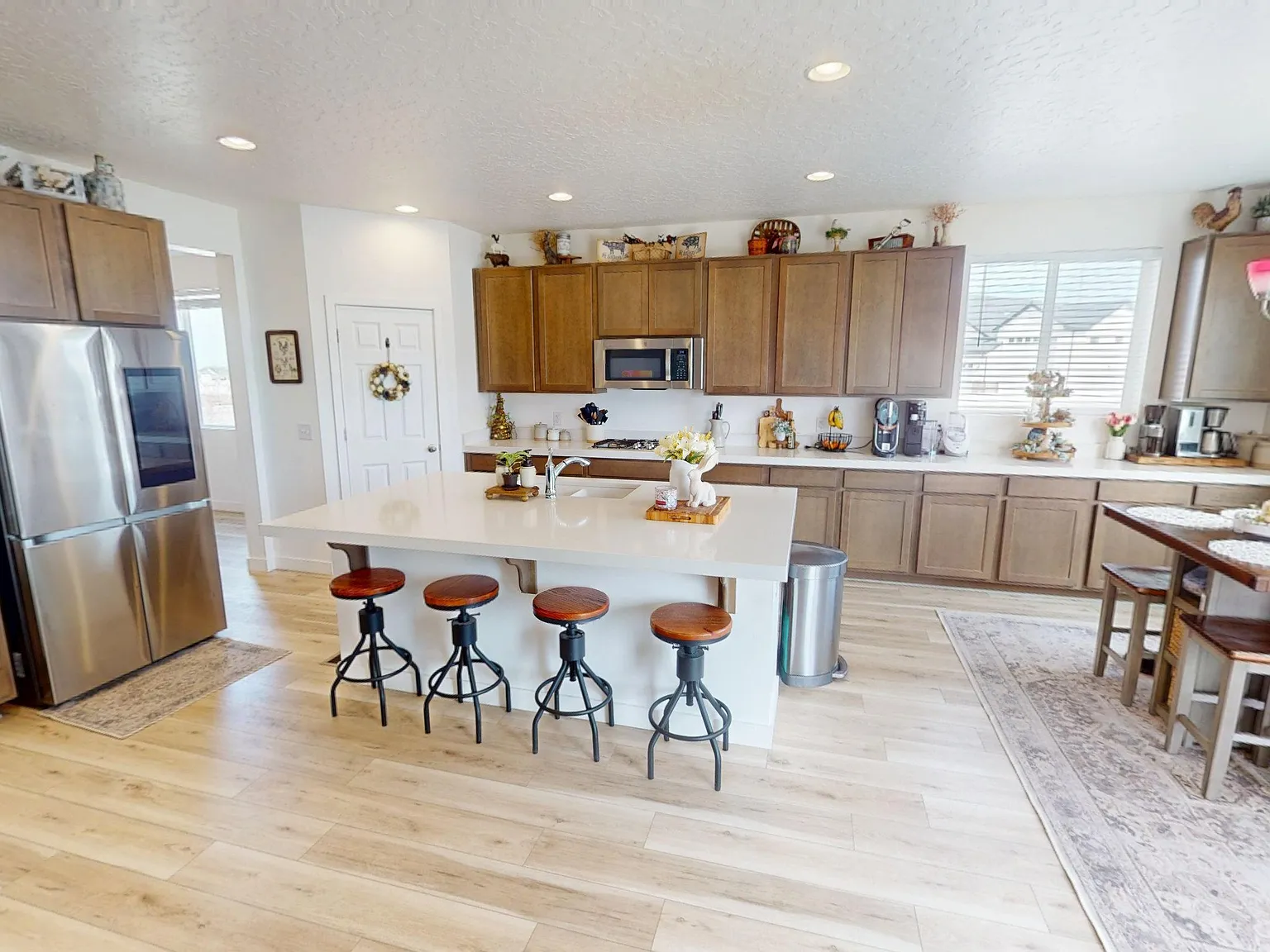 4 bed, 4.5 bath, 4790 sqft, $3,850 — Photo 3