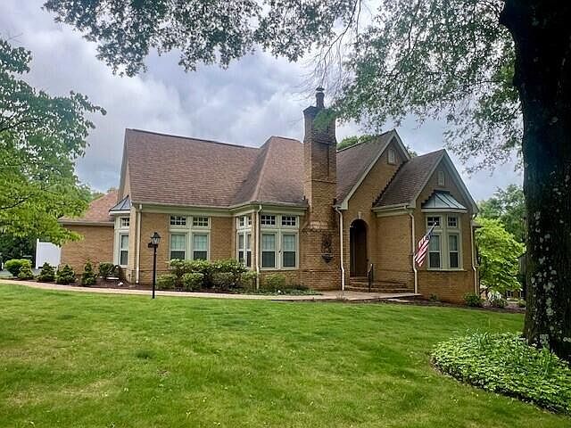 2nd image of 5911 Sulgrave Rd