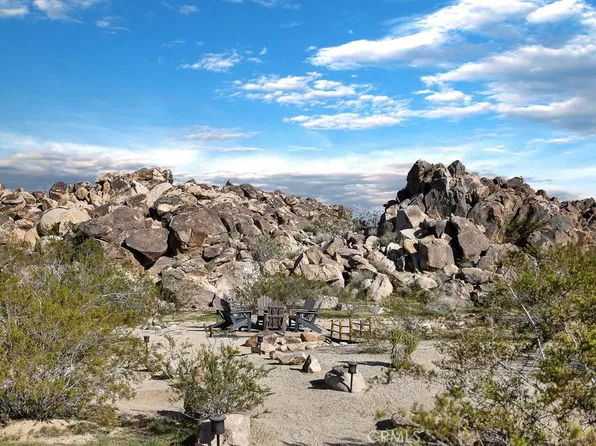 6875 Mount Shasta Ave, Joshua Tree, CA 92252