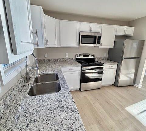 4th image of 4827 Wayne Memorial Dr #101