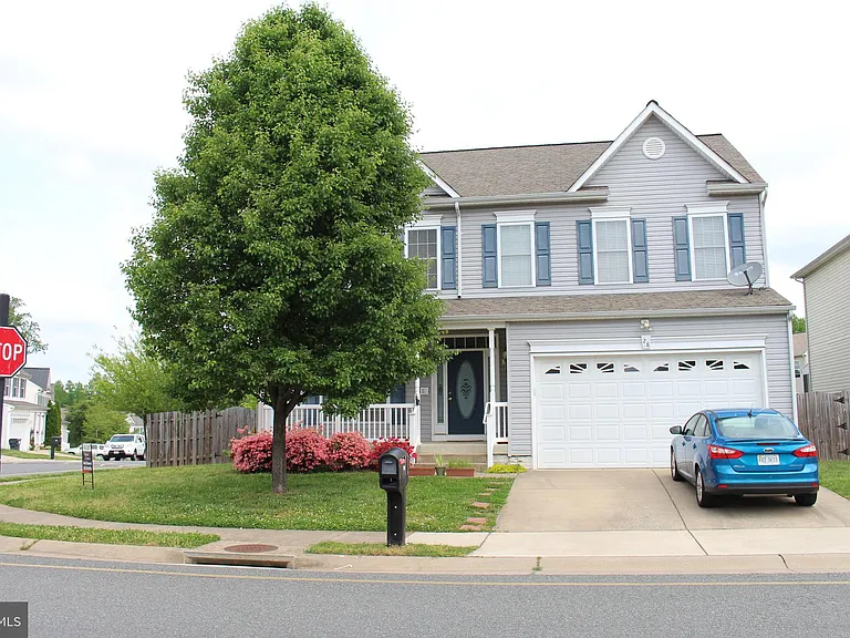 28 Grassland St — Photo 1